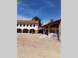 Rustico in Vendita a Castelfranco Veneto, 2200 m²