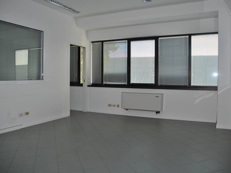 Ufficio in Affitto a Preganziol, 2'200€, 270 m²