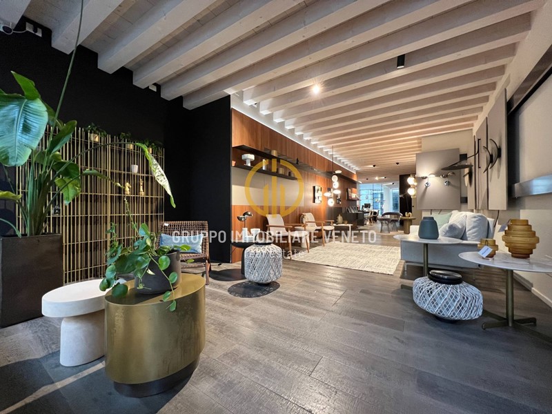 Immobile commerciale in Affitto a Treviso, 2'300€, 138 m²