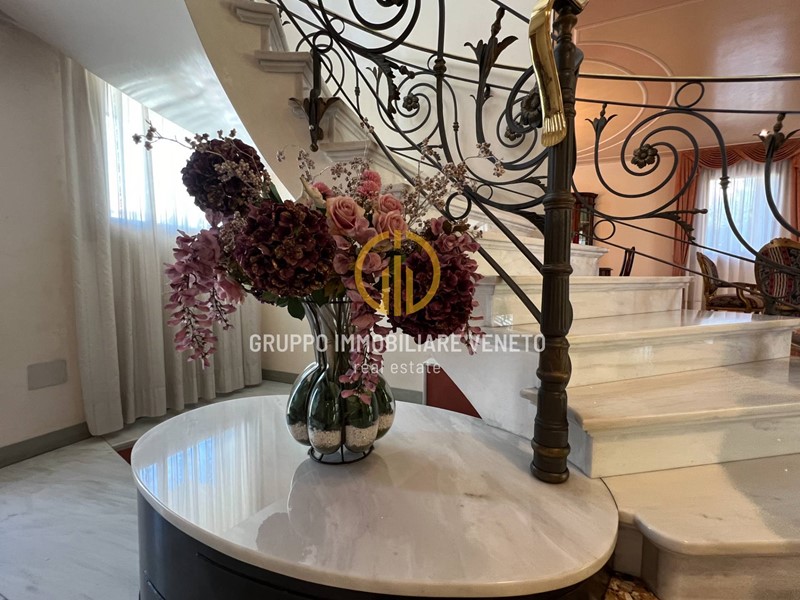 Villa in Vendita a Treviso, 567 m²