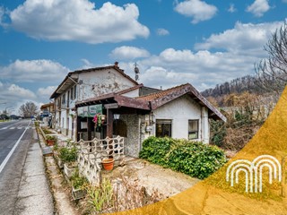 Immobile commerciale in Vendita a Pinerolo, 209'000€, 450 m²