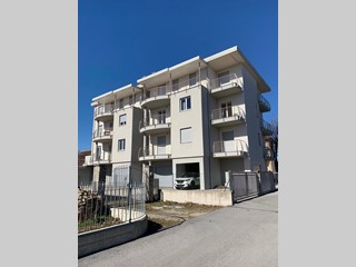 Trilocale in Vendita a Carrù, 100 m²
