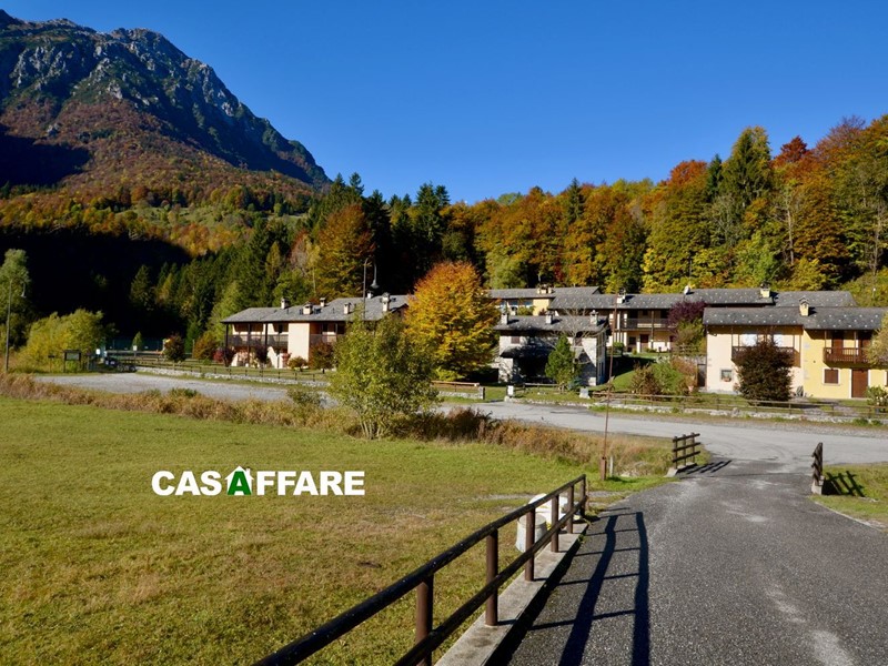 Immobile commerciale in Vendita a Valtorta, 220'000€, 250 m²