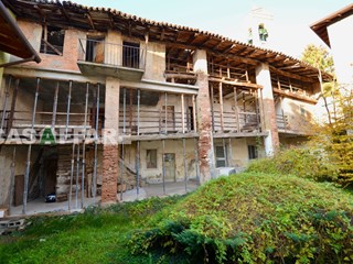 Rustico in Vendita a Nembro, 99'000€, 440 m²