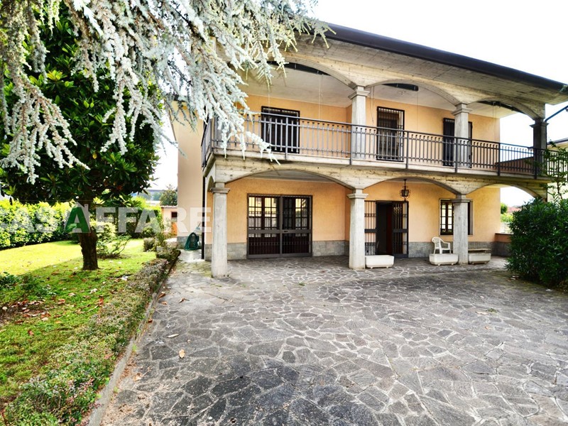 Villa in Vendita a Seriate, 449'000€, 254 m²