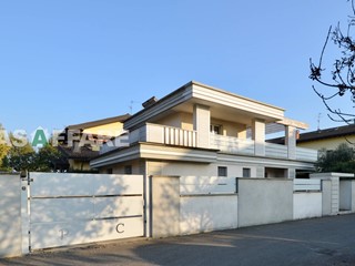 Villa in Vendita a Romano di Lombardia, 430'000€, 170 m²