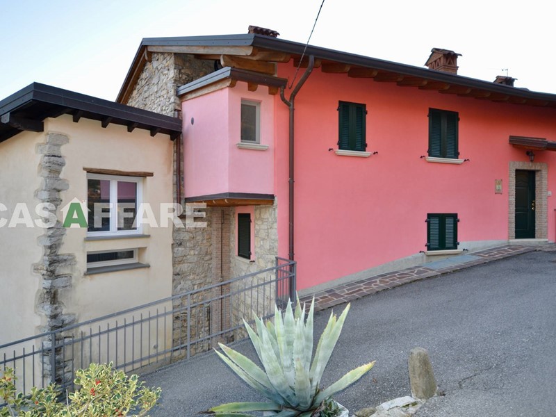 Trilocale in Vendita a Almenno San Bartolomeo, 299'000€, 98 m²