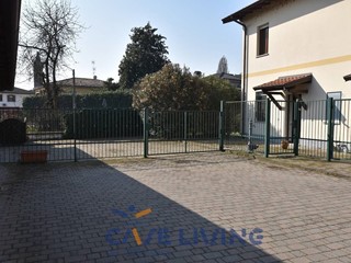 Casa Semi Indipendente in Vendita a Lacchiarella, 235'000€, 90 m²