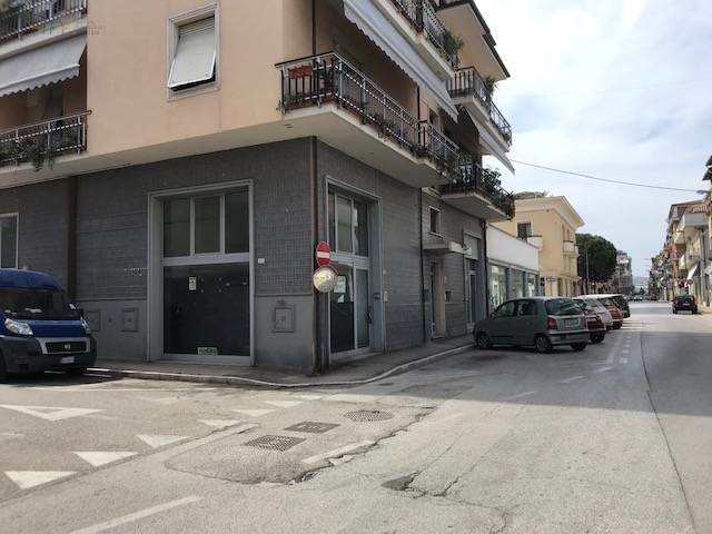 Ufficio in Affitto a San Benedetto del Tronto, 1'000€, 120 m²
