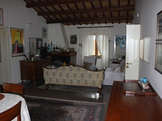 Villa in Vendita a Castel di Lama, 280'000€, 357 m²