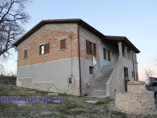 Casa Indipendente in Vendita a Civitella del Tronto, 150'000€, 220 m²
