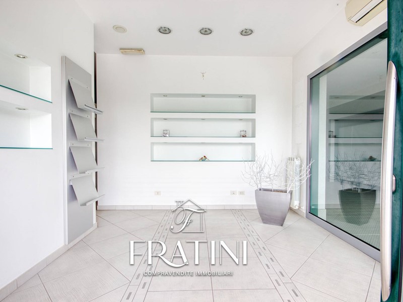 Immobile commerciale in Vendita a Sant'Egidio alla Vibrata, 85'000€, 120 m²