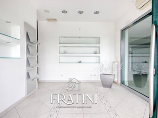 Immobile commerciale in Vendita a Sant'Egidio alla Vibrata, 85'000€, 120 m²