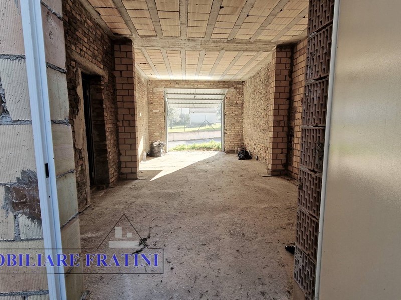 Casa Indipendente in Vendita a Nereto, 60'000€, 160 m²