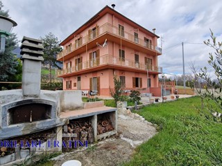Casa Indipendente in Vendita a Civitella del Tronto, 230'000€, 450 m²