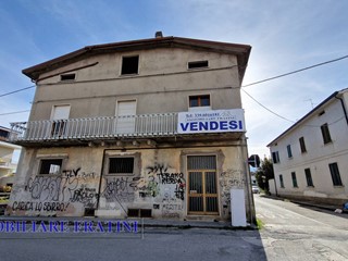 Magazzino in Vendita a Sant'Egidio alla Vibrata, 135'000€, 1200 m²