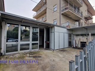 Magazzino in Vendita a Ancarano, 140'000€, 230 m²