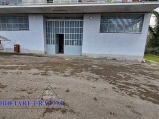 Laboratorio in Vendita a Campli, 65'000€, 188 m²