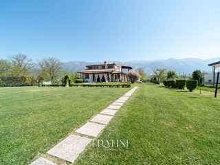 Casa Semi Indipendente in Vendita a Pratola Peligna, 499'000€, 450 m²