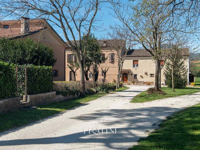 Rustico in Vendita a Matelica, 1'830'000&euro;, 500 m²