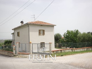 Casa Indipendente in Vendita a Civitella del Tronto, 179'000€, 100 m²
