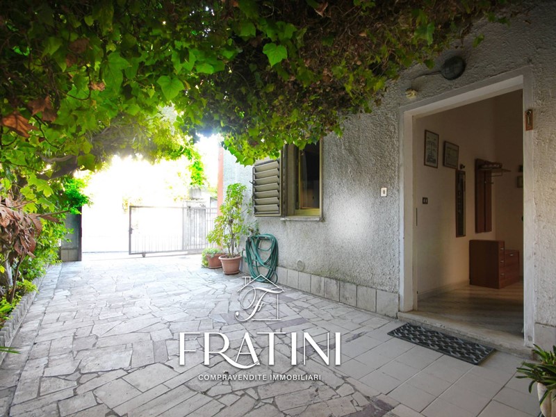 Casa Indipendente in Vendita a Nereto, 189'000€, 200 m²