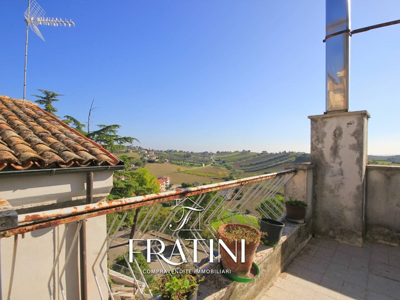 Casa Indipendente in Vendita a Ancarano, 69'000€, 230 m²