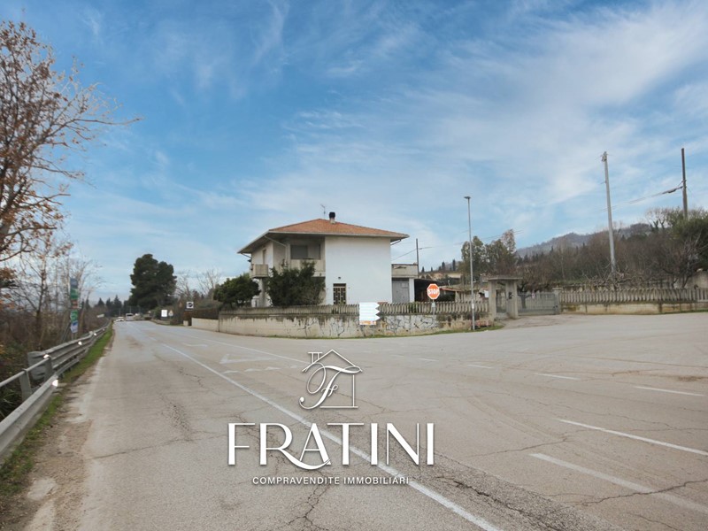 Casa Indipendente in Vendita a Canzano, 210'000€, 220 m²