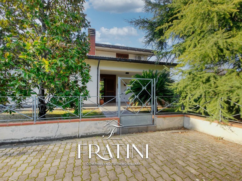 Villa in Vendita a Teramo, 329'000€, 300 m²