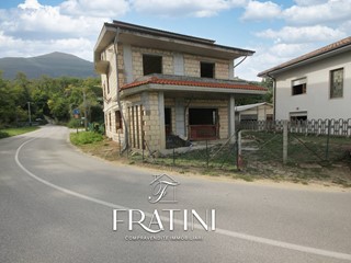 Casa Indipendente in Vendita a Campli, 75'000€, 320 m²