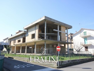 Casa Indipendente in Vendita a Sant'Omero, 259'000€, 1000 m²