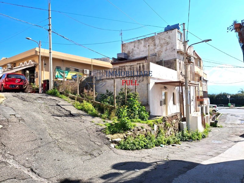 Immobile commerciale in Vendita a Messina, 178'000€, 195 m²