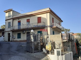 Trilocale in Vendita a Messina, 87'000€, 127 m²