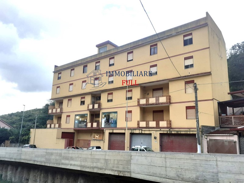 Magazzino in Vendita a Messina, 73'000€, 146 m²