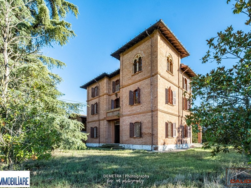 Villa in Vendita a Castelfranco Emilia, 495'000€, 573 m²