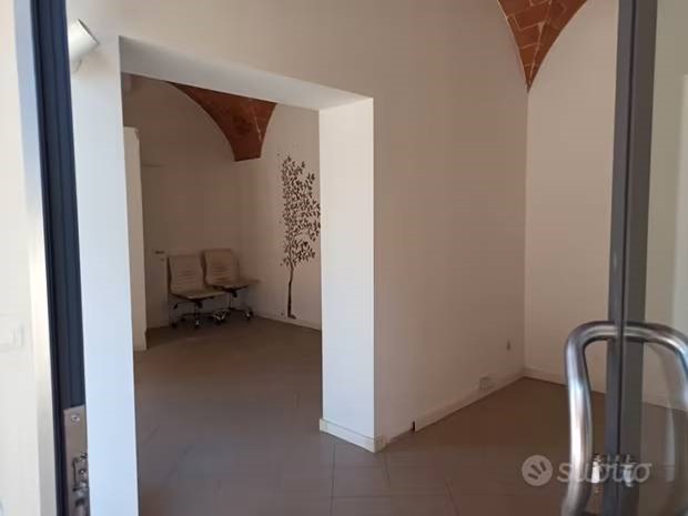Immobile commerciale in Vendita a Pontedera, 59'000€, 40 m²
