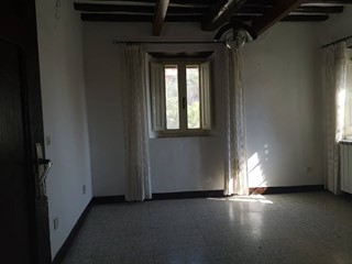 Appartamento in Vendita a Buti, 90'000€, 120 m²