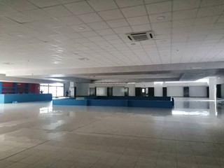 Immobile commerciale in Affitto a Ponsacco, 4'750€, 900 m²