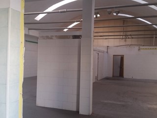 Immobile commerciale in Vendita a Ponsacco, 250'000€, 300 m²