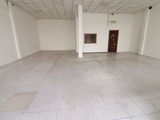 Immobile commerciale in Affitto a Calcinaia, 1'050€, 100 m²
