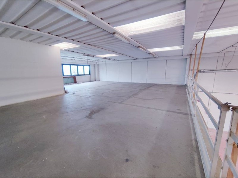 Laboratorio in Affitto a Cascina, 650€, 130 m²