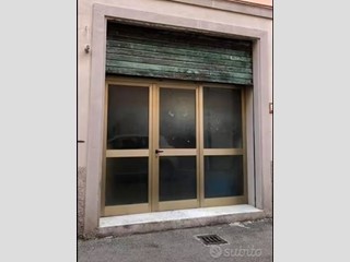 Immobile commerciale in Vendita a Pontedera, 120'000€, 154 m²