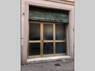 Immobile commerciale in Vendita a Pontedera, 120'000€, 154 m²