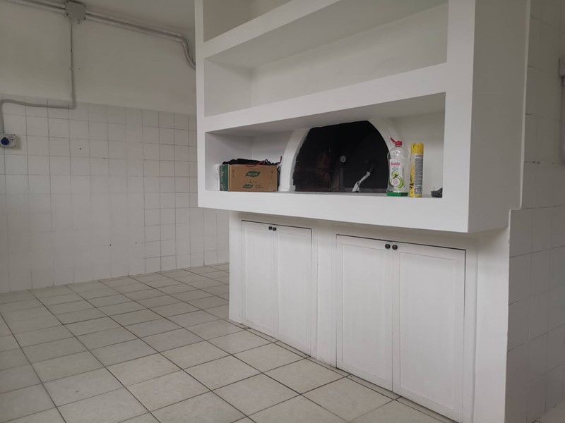 Immobile commerciale in Affitto a Calcinaia, 1'200€, 75 m²