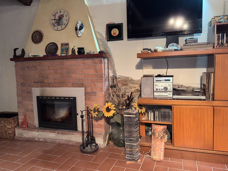 Casa Indipendente in Vendita a Buti, 220'000€, 137 m²