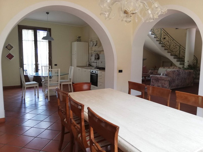 Casa Indipendente in Affitto a Santa Maria a Monte, 1'500€, 180 m²