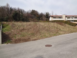 Terreno edificabile in Vendita a Moruzzo, 90'000€, 1100 m²