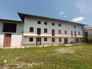 Casa Indipendente in Vendita a Faedis, 120'000€, 1140 m²