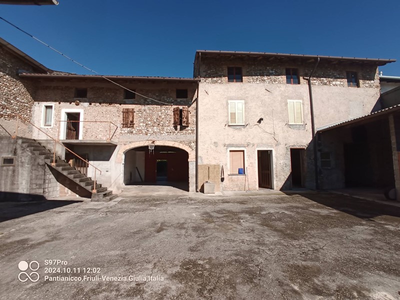 Casa Indipendente in Vendita a Mereto di Tomba, 72'000€, 800 m²