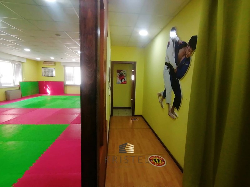 Immobile commerciale in Vendita a Montesilvano, 219'000€, 250 m²